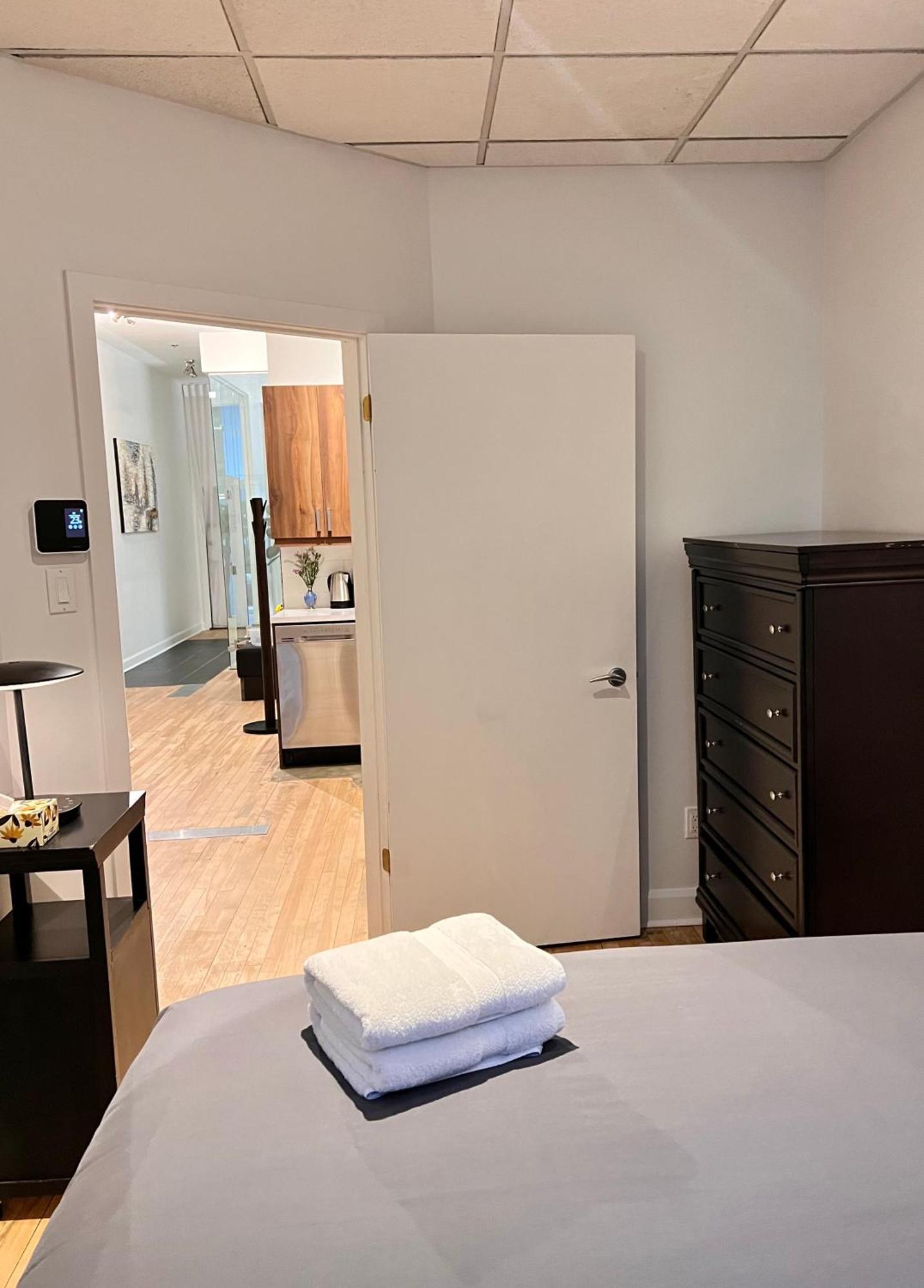 Elegant 3 Bedroom Apartment In Old Port - 201 Montréal Buitenkant foto